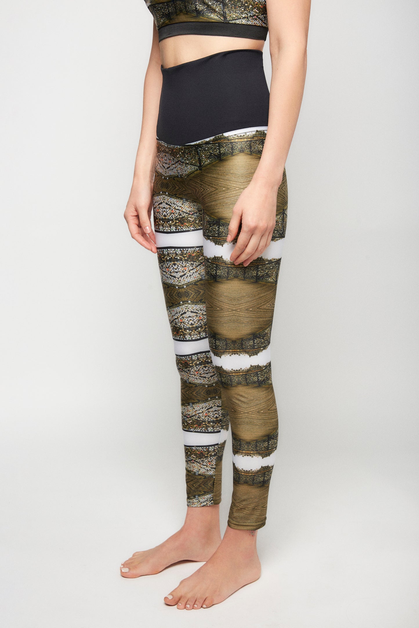 LOVE LOCK BRIDGE PATTERN LEGGINGS